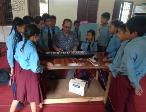 Neuer Englisch- und Musiklehrer für die Shree Sundara Devi School in Tupche